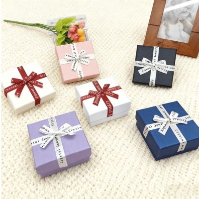 Niestandardowe opakowanie na biżuterię Angielska wstążka kokardka Niebo Ziemia Kwadratowe pudełko Elegancka kartonowa osłona na kolczyki Pierścionki Pudełka