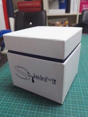 Zastosowany rozmiar Powtórnie przetworzone samodzielnie wznoszące się pudełka LED Light Watch Box Opakowanie prezentów