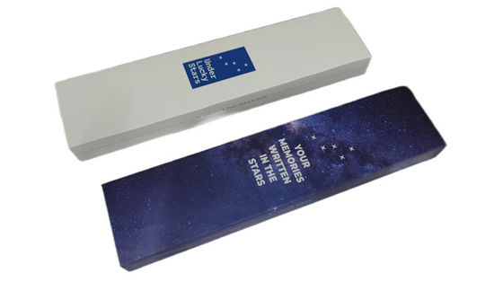 Zamówione pudełko do książek z kartonu magnetycznego