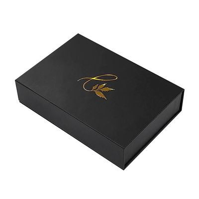 Niestandardowe czarne maty Stamped logo złota Magnetyczny prezent biżuteria papierowy pudełko z wkładką pianki