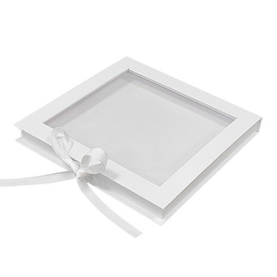 Pudełko do pokazu z kartonu kwadratowego z zamknięciem magnetycznym z przejrzystym oknem