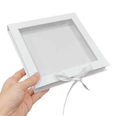 Pudełko do pokazu z kartonu kwadratowego z zamknięciem magnetycznym z przejrzystym oknem
