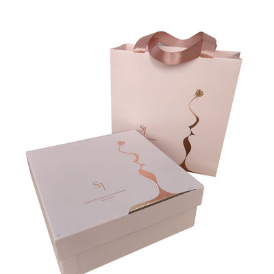 Luxury Custom Logo Złota folia Drukowany papier Kraft Zakupy Opakowania worek do butów Odzież