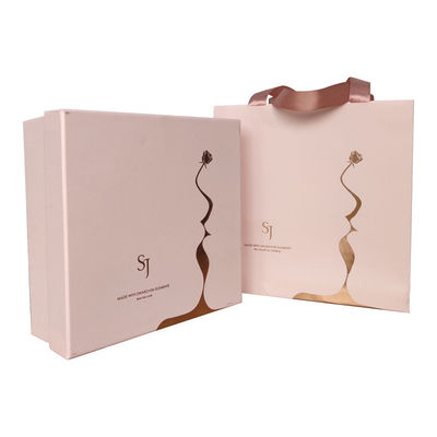 Luxury Custom Logo Złota folia Drukowany papier Kraft Zakupy Opakowania worek do butów Odzież