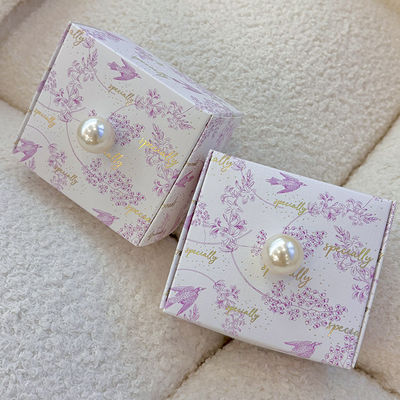 Luksusowe, spersonalizowane pudełko na biżuterię i zegarki. Eleganckie opakowanie na pierścionki, naszyjniki i zegarki.