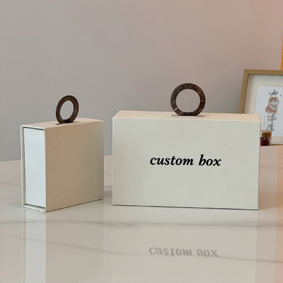 Biały spersonalizowany pudełko prezentacyjne na biżuterię z magnesem, z własnym logo, na pierścionek, kolczyki, naszyjnik, bransoletkę, opakowanie kartonowe