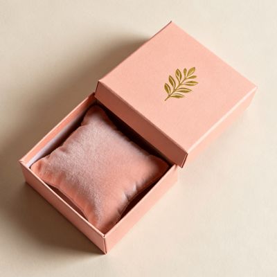 Luksusowe pudełko na biżuterię ze sztywnego papieru w kolorze zielonym, tłoczone, zaprojektowane na zamówienie, na pierścionki i kolczyki, do przechowywania modnych akcesoriów