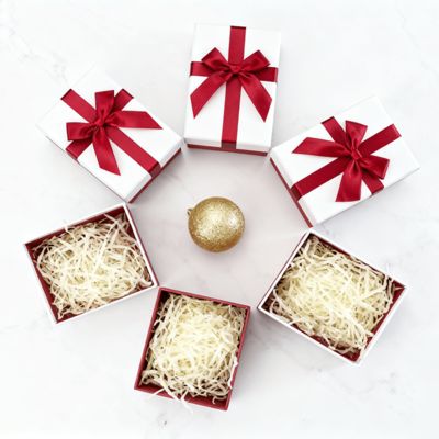 Fabrycznie personalizowane luksusowe pudełko prezentowe z twardego kartonu z pokrywą, powlekanego papieru, z matową laminacją, wytłaczaniem i tłoczeniem dla opakowań prezentowych