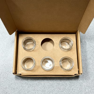 Niestandardowe 6-pakowe pudełko upominkowe z tektury falistej Kraft do świec zapachowych o pojemności 2 uncji, z tłoczeniem złotą folią i matowym laminowaniem