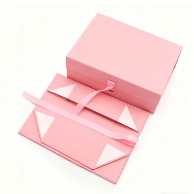 Niestandardowe logo wysokiej jakości wstążka składane pudełko różowe czarne prostokątny kształt magnetyczne opakowanie z papieru artystycznego do matowego laminowania i tłoczenia