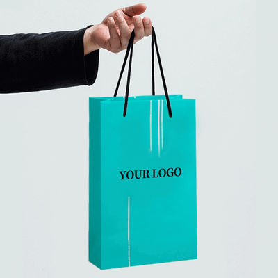 Niestandardowe torebki prezentów w ręku Sklep odzieżowy Personalized Craft Kraft Paper Bags Opakowanie prezentów