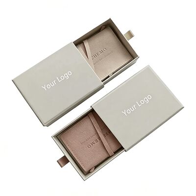 Niestandardowy papier pokryty folią złotą Biżuteria Pudełko opakowaniowe Skarbiec Pudełko papierowe z pianką do naszyjników Zestawy bransoletki Zestawy kolczykowe